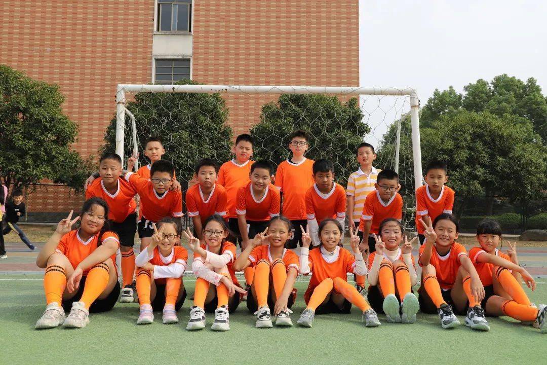 保持热爱 奔赴未来—黎明湖小学第九届校园班级足球联赛_战术_集体_何