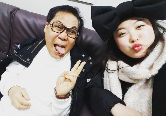 《澡堂老板家的男人们》的二婶,12年青春徒留异乡_尹汝贞_赵英男_儿子