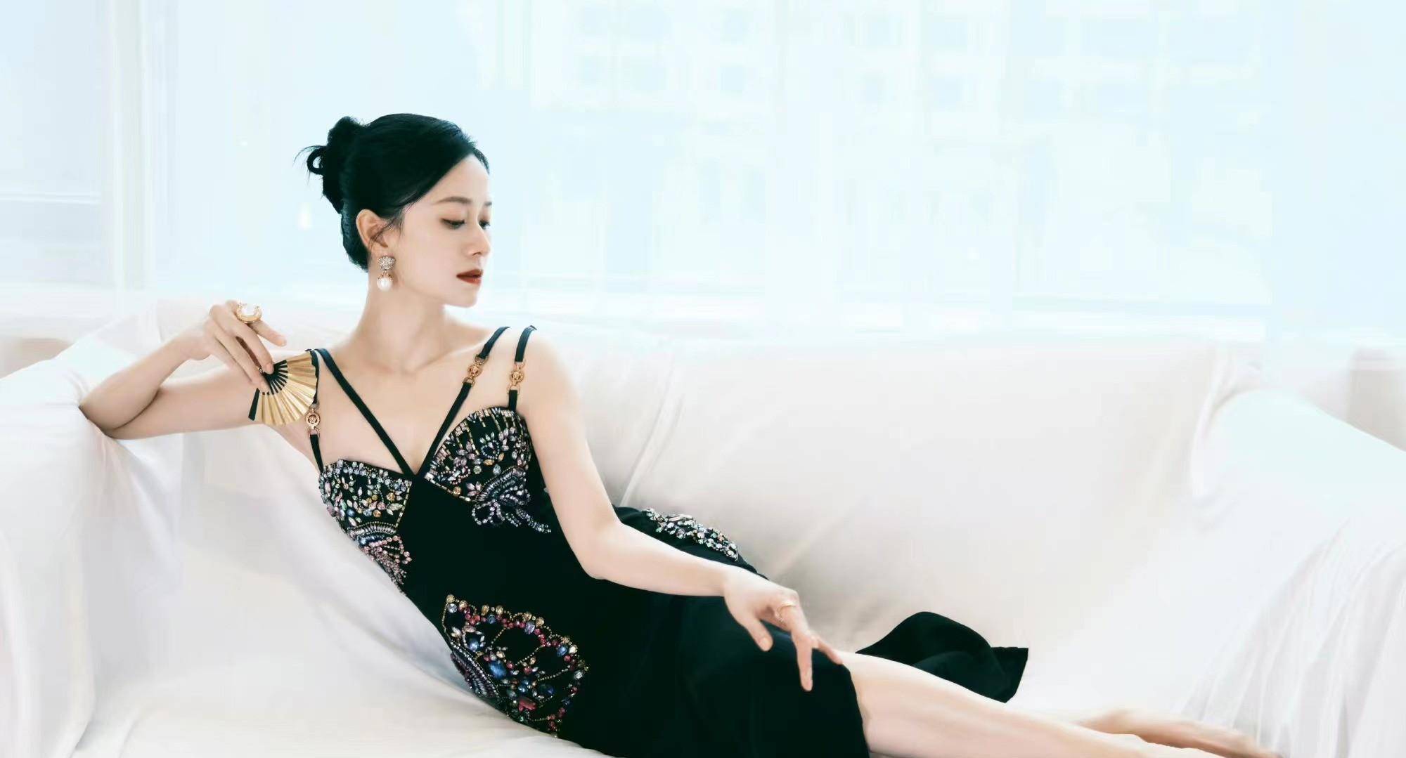 黑色透视装大秀身材,不愧是中国首个内衣广告代言人_礼服_长裙_曲线