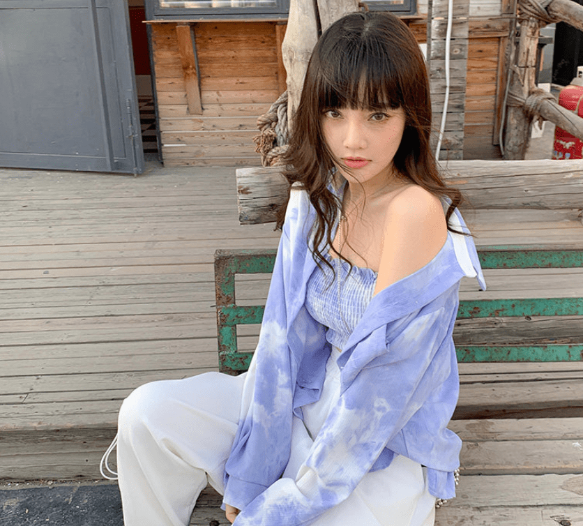 对此不少网友都纷纷调侃李桃,是不是李小璐的亲闺蜜?