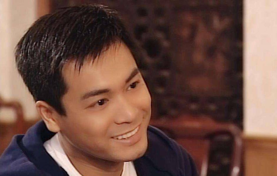 其实不管郭晋安到底有没有整容还是过度医美,如今他的容貌与年轻时期