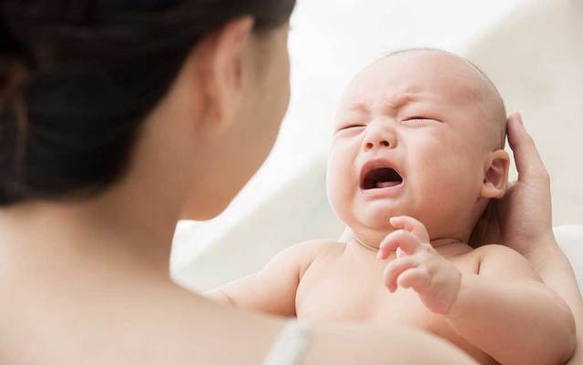 哺乳期妈妈感染新冠病毒,还能继续母乳喂养吗？