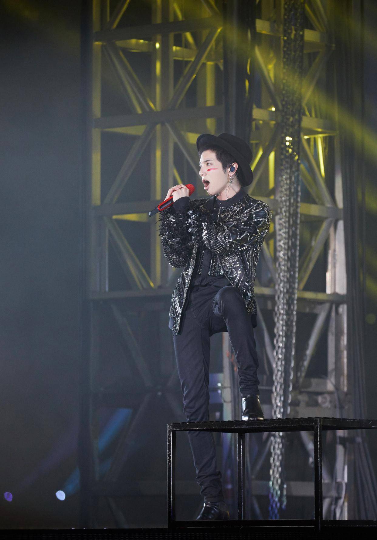 华晨宇《齐天》:原来归顺天庭,成全了悟空的自由_音乐_世界_样子