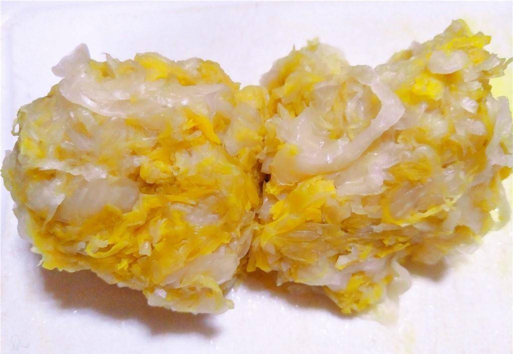 东北特色,酸菜油滋啦馅蒸饺,酸爽宜人,酥香满口,特好吃_饺子_土豆
