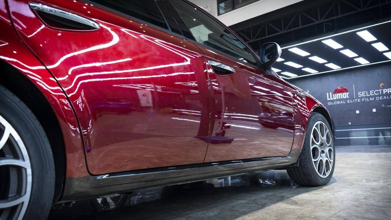 天津汽车贴膜罗密欧159魂动红改色案例分享_搜狐汽车_搜狐网