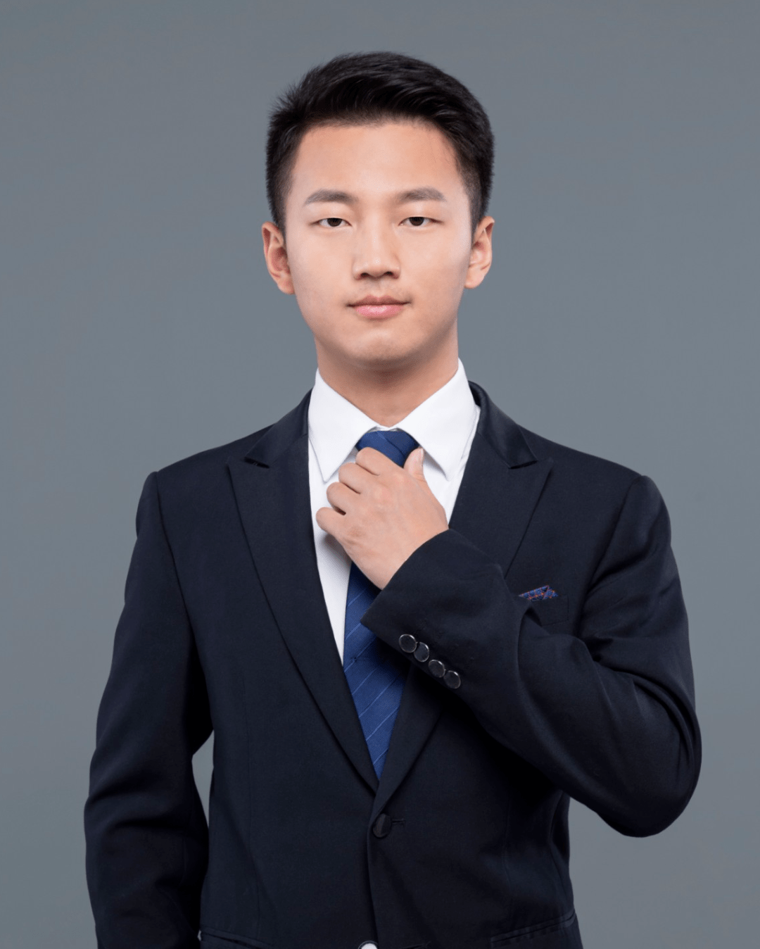 优秀校友 韩东成双秩弦歌不辍,万千桃李芳菲.