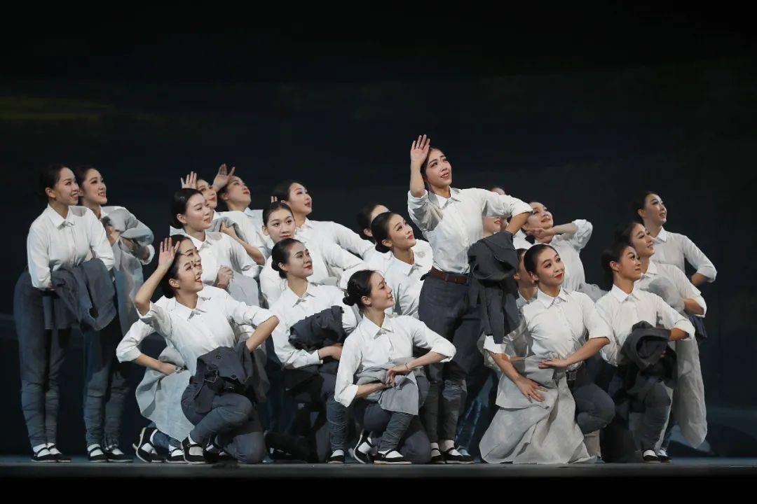 原创民族歌舞剧《郑律成》在中央歌剧院剧场精彩呈现_革命_音乐_创作