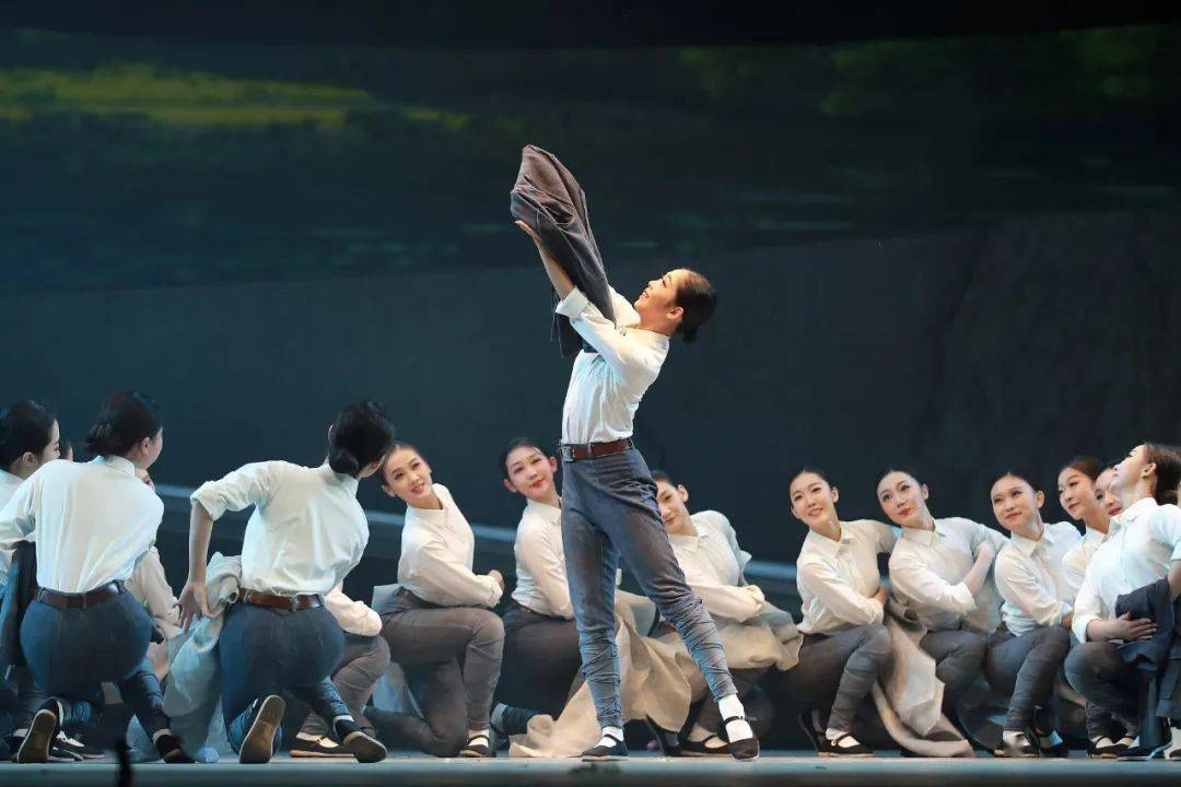 原创民族歌舞剧《郑律成》在中央歌剧院剧场精彩呈现_革命_音乐_创作
