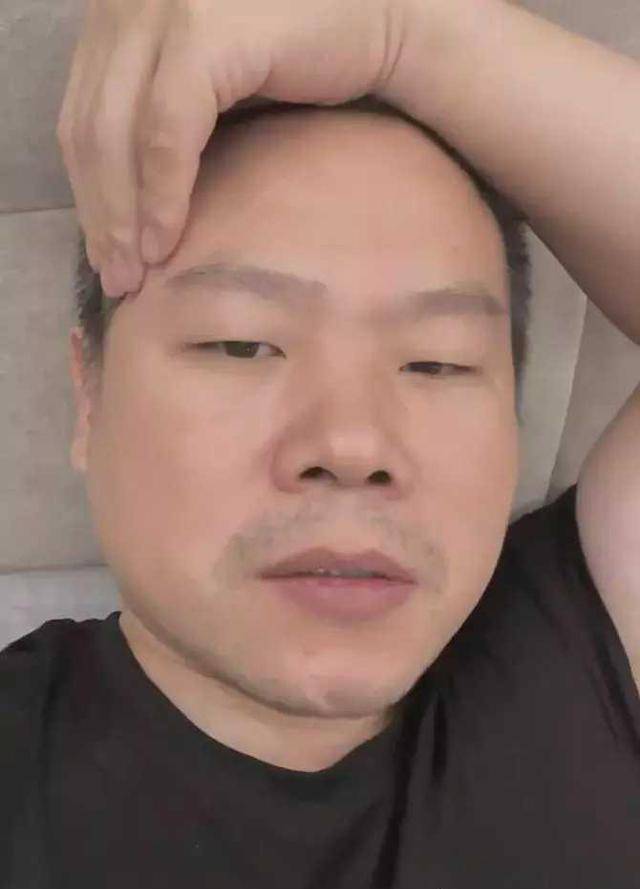 岳云鹏称全家阳了,头疼腰疼女儿的症状很轻,自己成了臭屁制造机_口罩