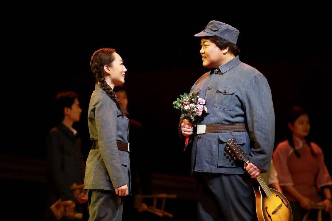 原创民族歌舞剧《郑律成》在中央歌剧院剧场精彩呈现_革命_音乐_创作