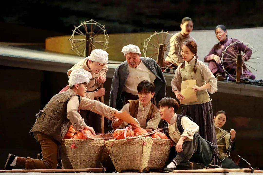 原创民族歌舞剧《郑律成》在中央歌剧院剧场精彩呈现_革命_音乐_创作