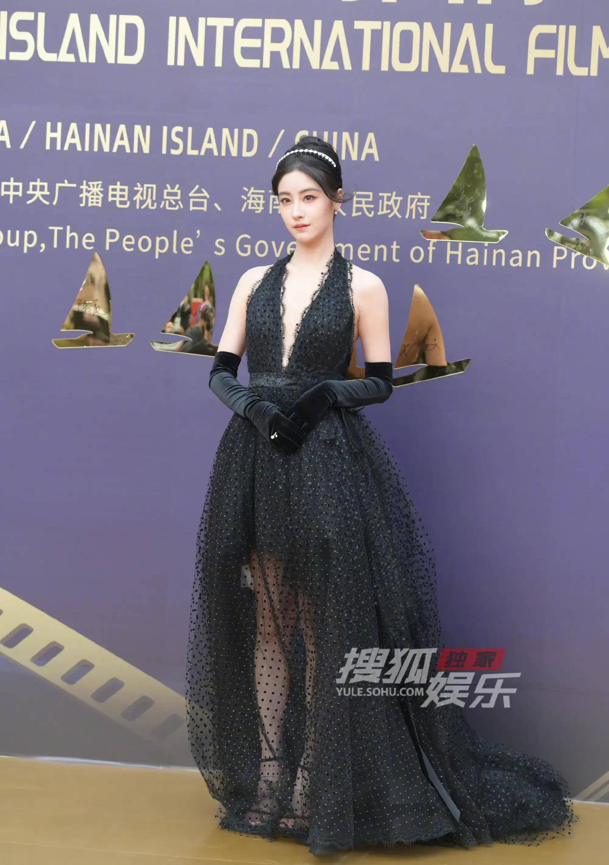 海南岛国际电影节众女星红毯造型,赵雅芝赢麻了