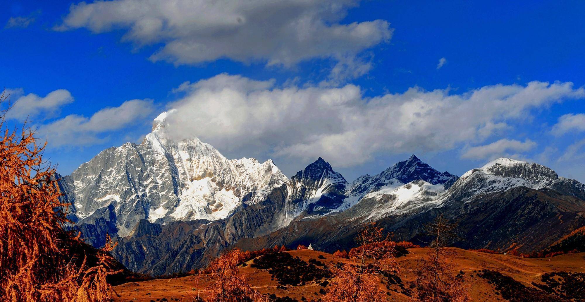 "东方圣山"四姑娘山,枫红叶黄,秋韵正浓_雪峰_世界_大自然