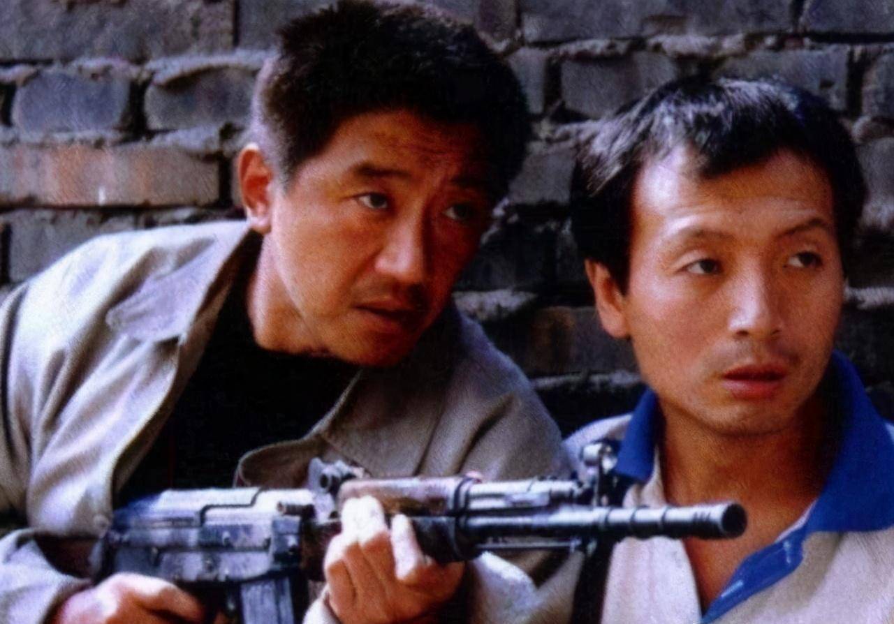 过一段"床戏",金星出演的土匪,为了东山再起,诱惑丁勇岱饰演的马希山