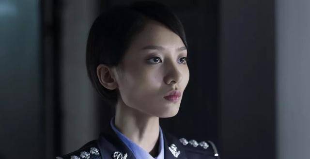 《破冰行动》的三大女演员,马雯高冷帅气,而她的气质盖过女主_李飞