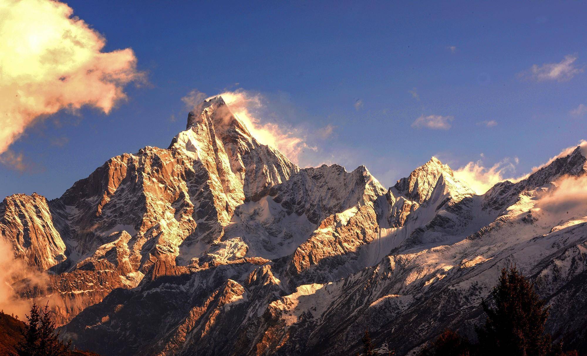 "东方圣山"四姑娘山,枫红叶黄,秋韵正浓_雪峰_世界_大自然