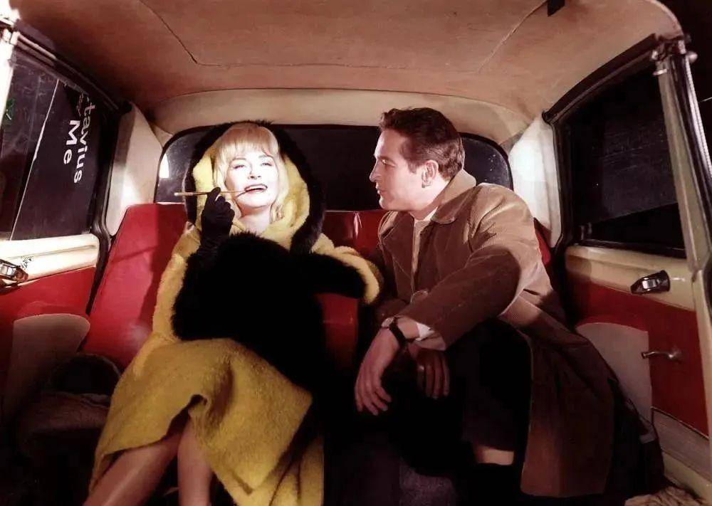 保罗·纽曼 乔安娜·伍德沃德这部黑色喜剧开始于louisa foster向美国