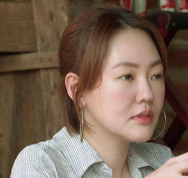 年龄焦虑困扰娱乐圈,小s老娘已经43岁,腰间有点赘肉不行吗?