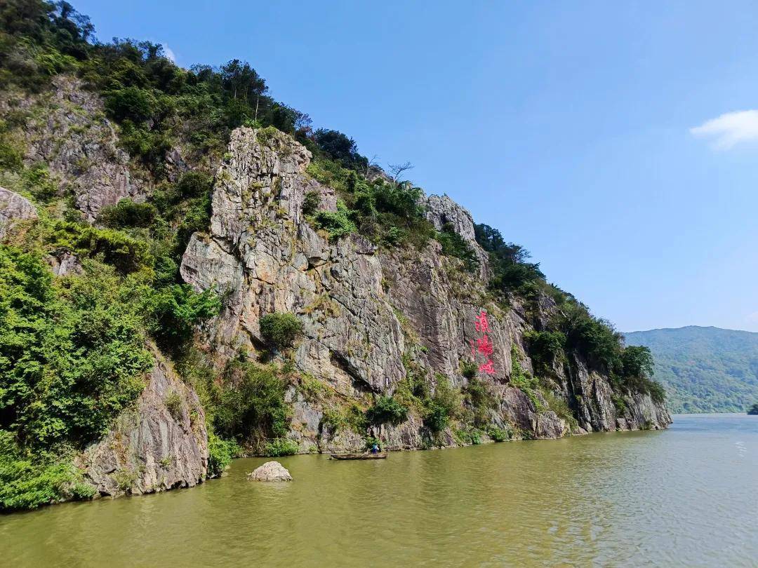 到浈阳峡风景区旅游,船游北江是首选的一项活动!