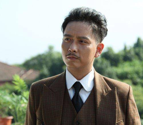 57岁谢君豪,凭《拆弹专家2》赢尽口碑,被赠"白发魔男"称号_网友_因为