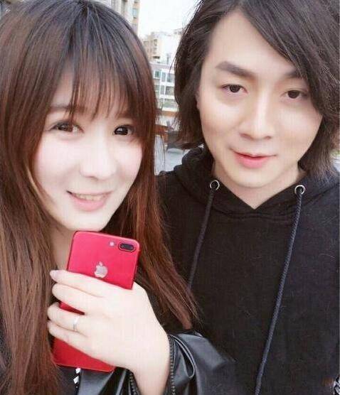 张大仙的周边八卦还远不及此,后来灰灰还相继爆猛料