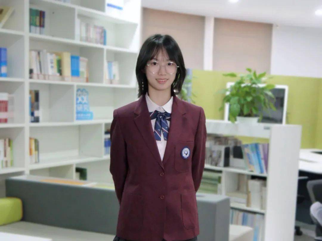 南京市第九中学高二学生 陈茗萱当五彩的想象力被注入创新的意识我们