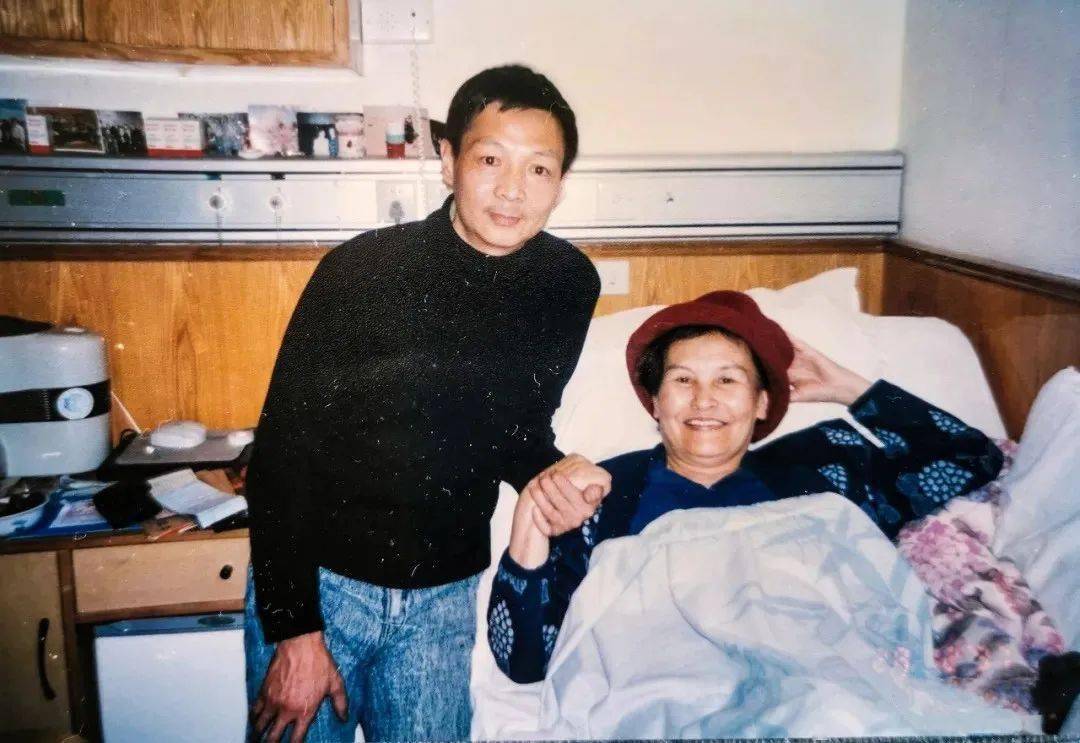 2014年,郑小瑛再次查出癌症,在肺部的下半叶,她谁也没说,连丈夫都不