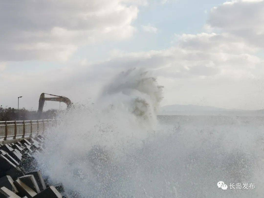冬日长岛 海浪拍岸 卷起千堆雪_礁石_浪花_大海