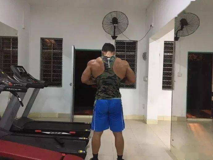 深圳肌肉特警爆刷朋友圈!这身材罪犯看了都要颤抖._工作_训练_健身房