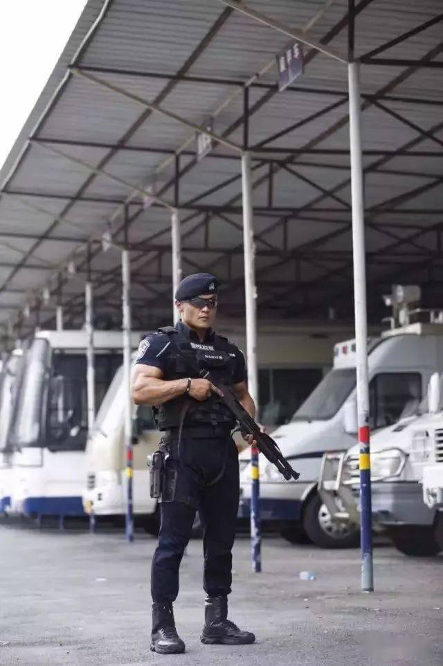 深圳肌肉特警爆刷朋友圈!这身材罪犯看了都要颤抖._工作_训练_健身房
