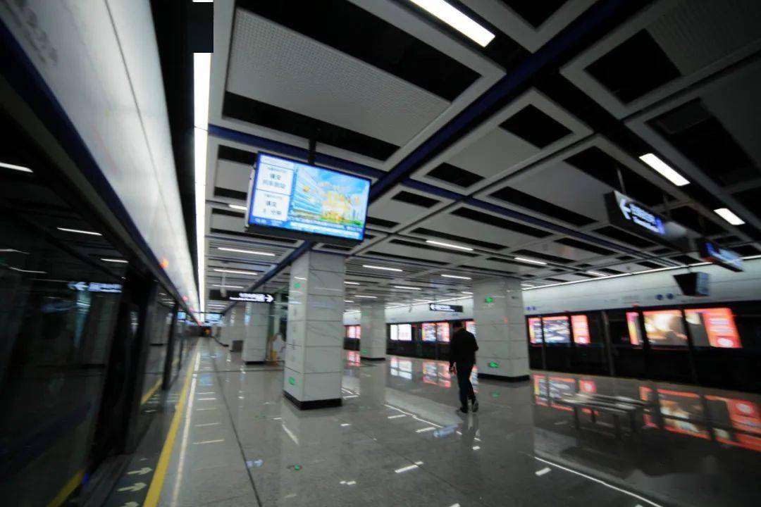 亚艺公园地铁站图片