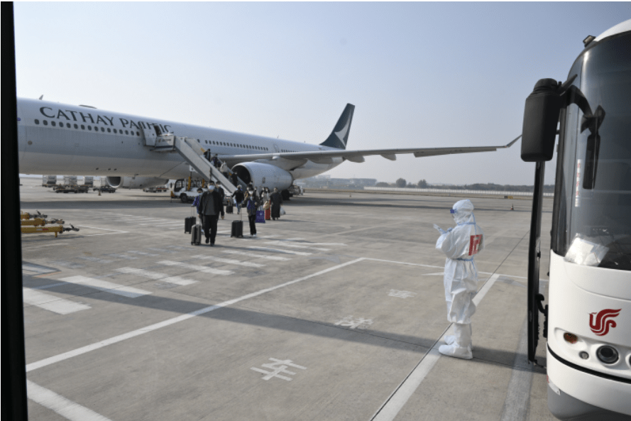 图集|入境集中隔离即将成为历史,记者卡塔尔归国记录瞬间_大巴_检测