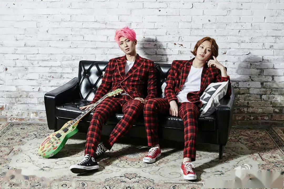 40岁不结婚,把50亿豪宅装成"精神病院":这该怎么夸?_金希澈_白色_房子