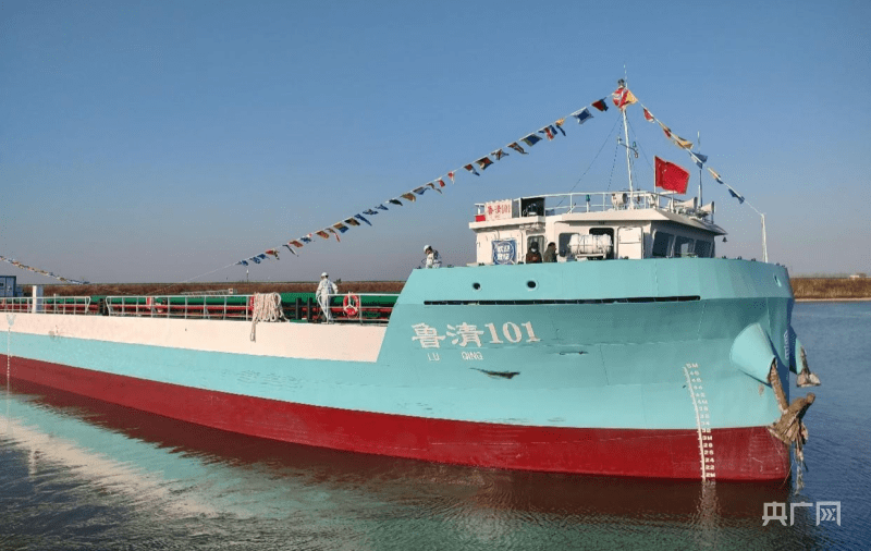 专用货轮鲁清101号泊靠在小清河博兴港(央广网记者程立龙 摄)当天下午