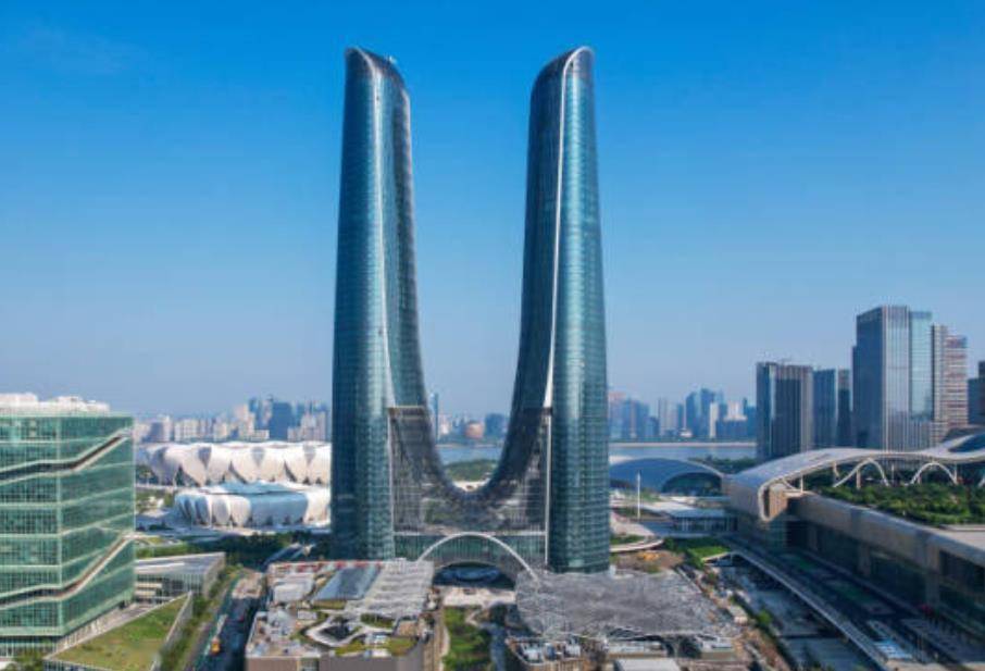 长三角两大"秋裤"建筑,它们的造型刚好相反,你觉得哪个好看?