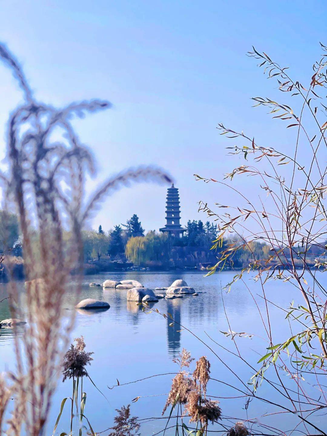 打卡西安"小西湖"!人少地大风景美,这个地方绝了!_湖面_湖水_文化区