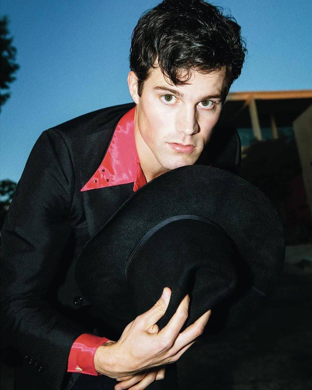 《好莱坞》中扮演大名鼎鼎的好莱坞巨星 rock hudson(洛克·哈德森)