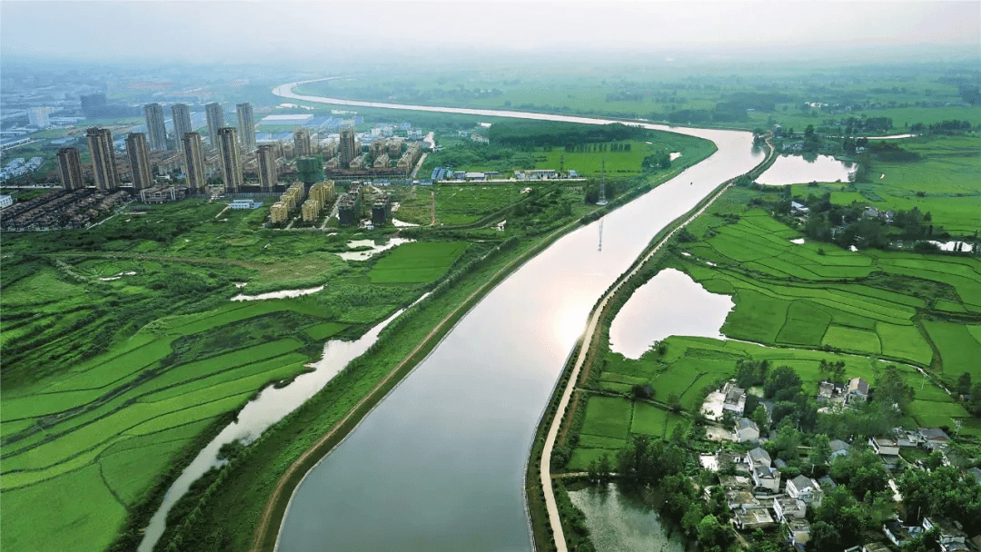 淠史杭灌区淠河总干渠目前我国已基本建成较为完善的江河防洪,城乡