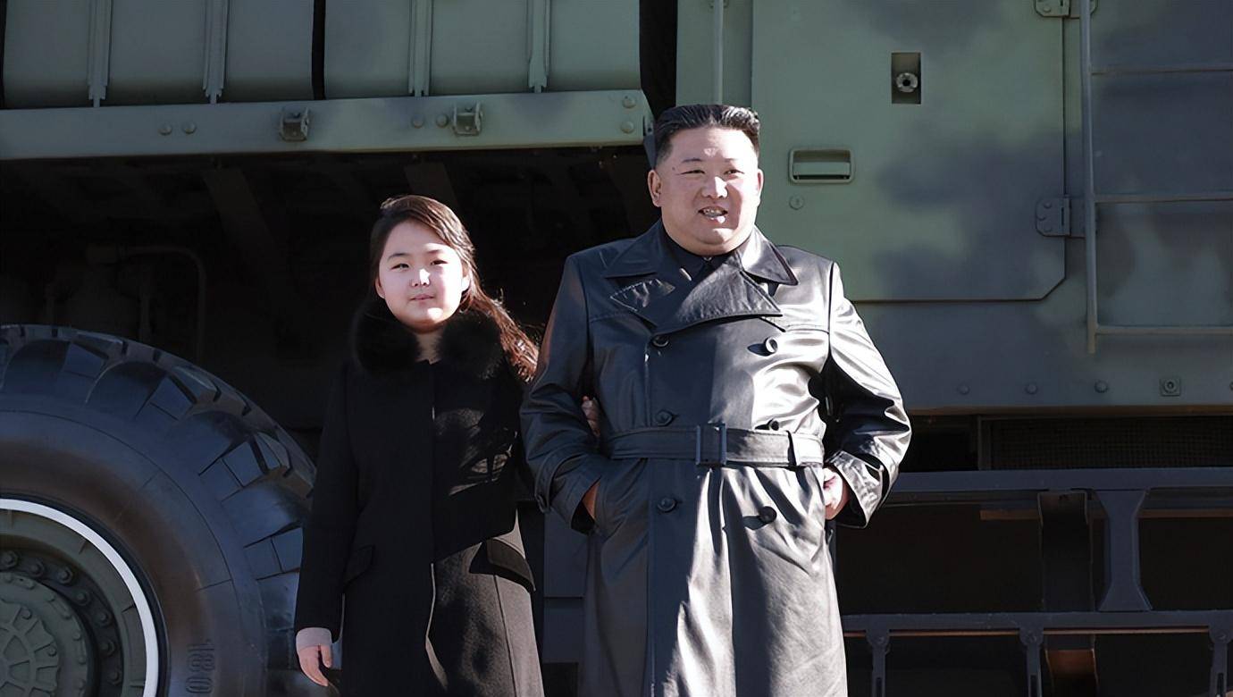 金正恩女儿第三次在公众露面，视察可载核弹头导弹库_韩联社_火星_金主