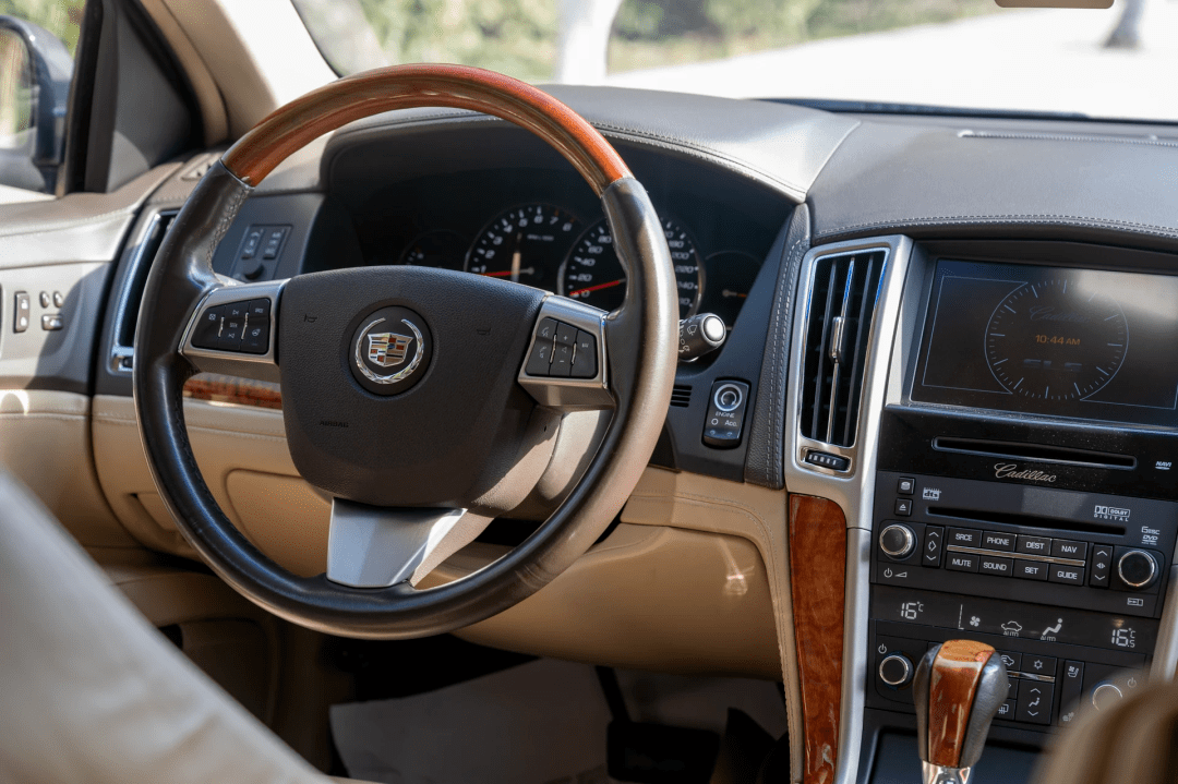 大尺寸,大后驱,高级车也可以很便宜——凯迪拉克sls赛威_搜狐汽车