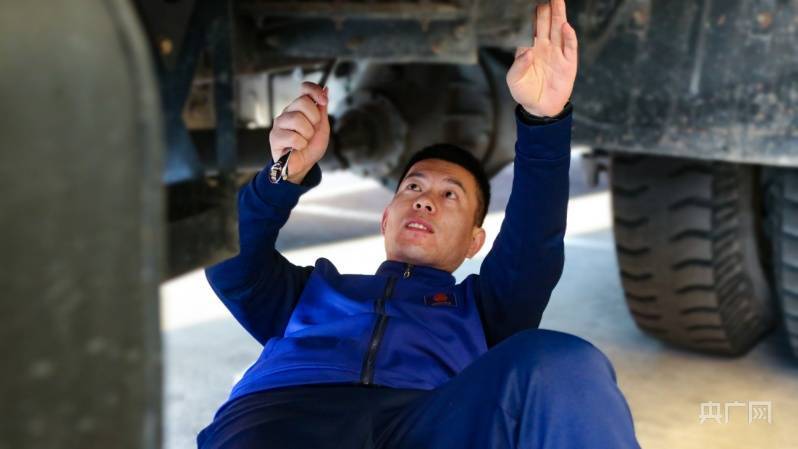 工匠精神成就的"张大拿"_张晓平_车辆_维修