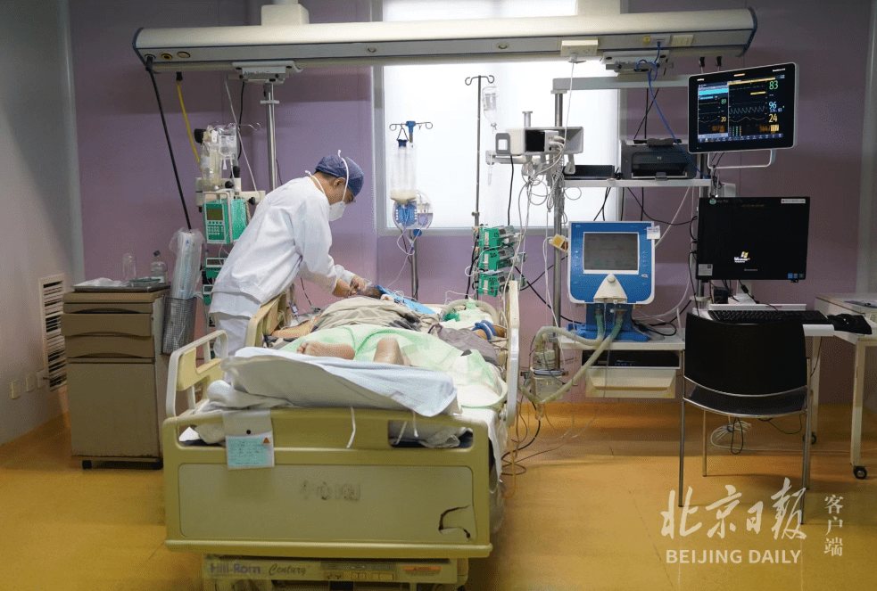 记者探访友谊医院:急诊量逐渐回落!重症救治趋势向好_患者_诊疗_病情