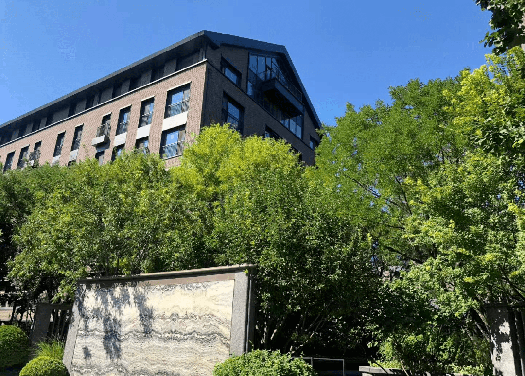 家住上亿豪宅的万柳书院「少爷」,让百万人甘当「奴从」?