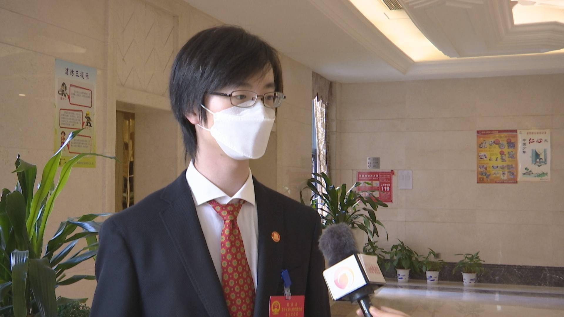 南昌县人大代表 刘子尧上午听了贾彧超县长作的报告,报告里面用详实的