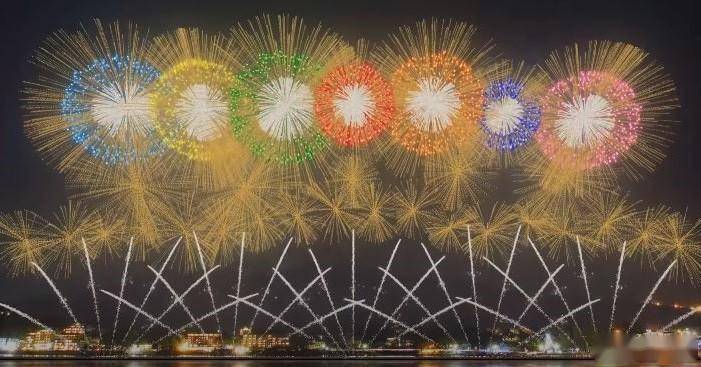 中国500米长的天梯烟花:究竟多震撼?