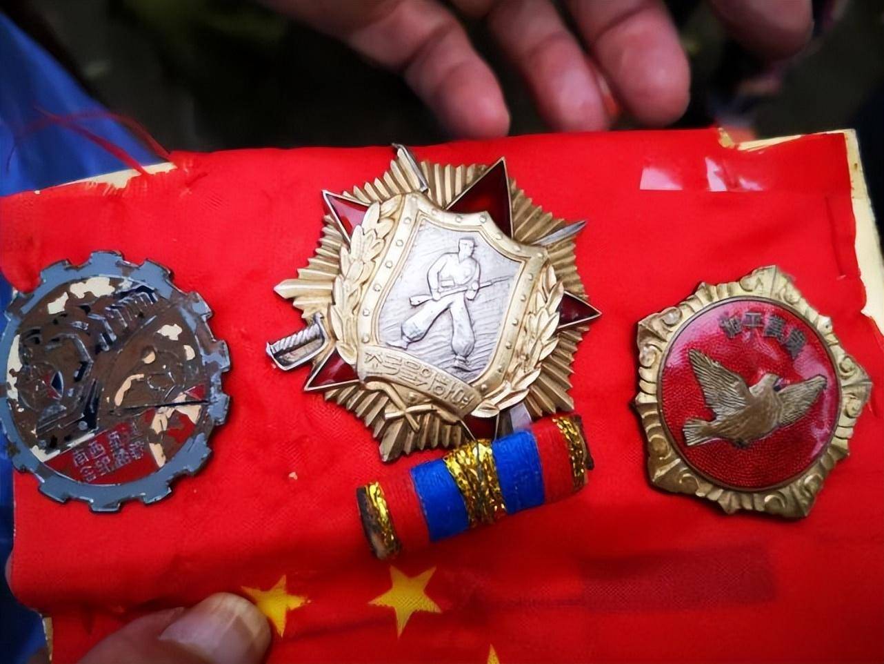 全国道德模范,抗美援朝上甘岭战役一等功臣蒋诚逝世_隆兴乡_喜报