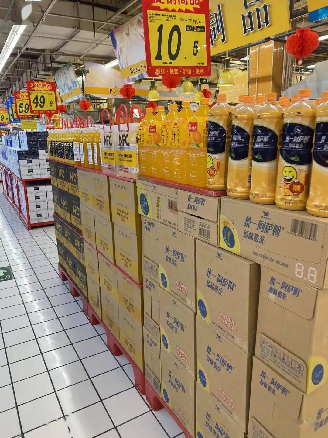 大润发常德店年货陈列很有气势
