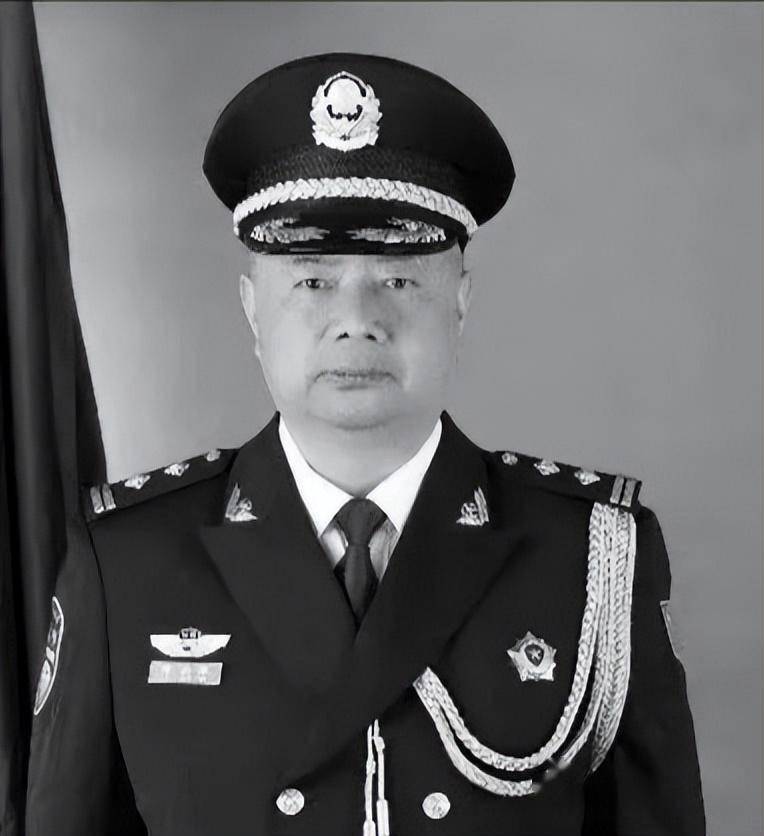 沉痛悼念 因公牺牲民警李小华追悼会举行_景德镇市_同志_公安局