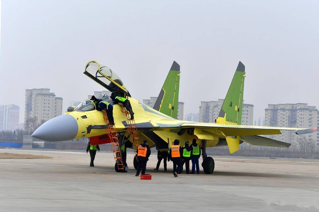 歼16与美军f15ex,顶流巅峰之战,谁更强_重型_空对空_搭载