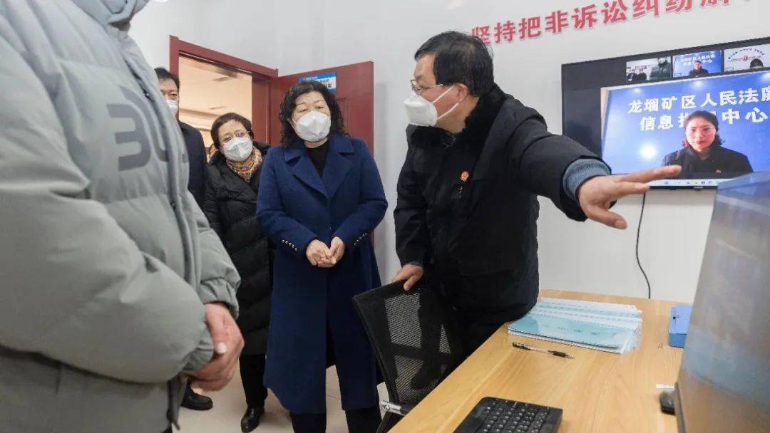 74随后,孙淑芳分别走访张佐伟,刘念波,魏衍杰三位省人大代表,进行